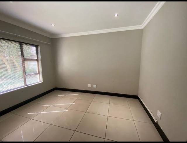 4 BEDROOM PROPERTY TO RENT IN VAN RIEBEECK PARK